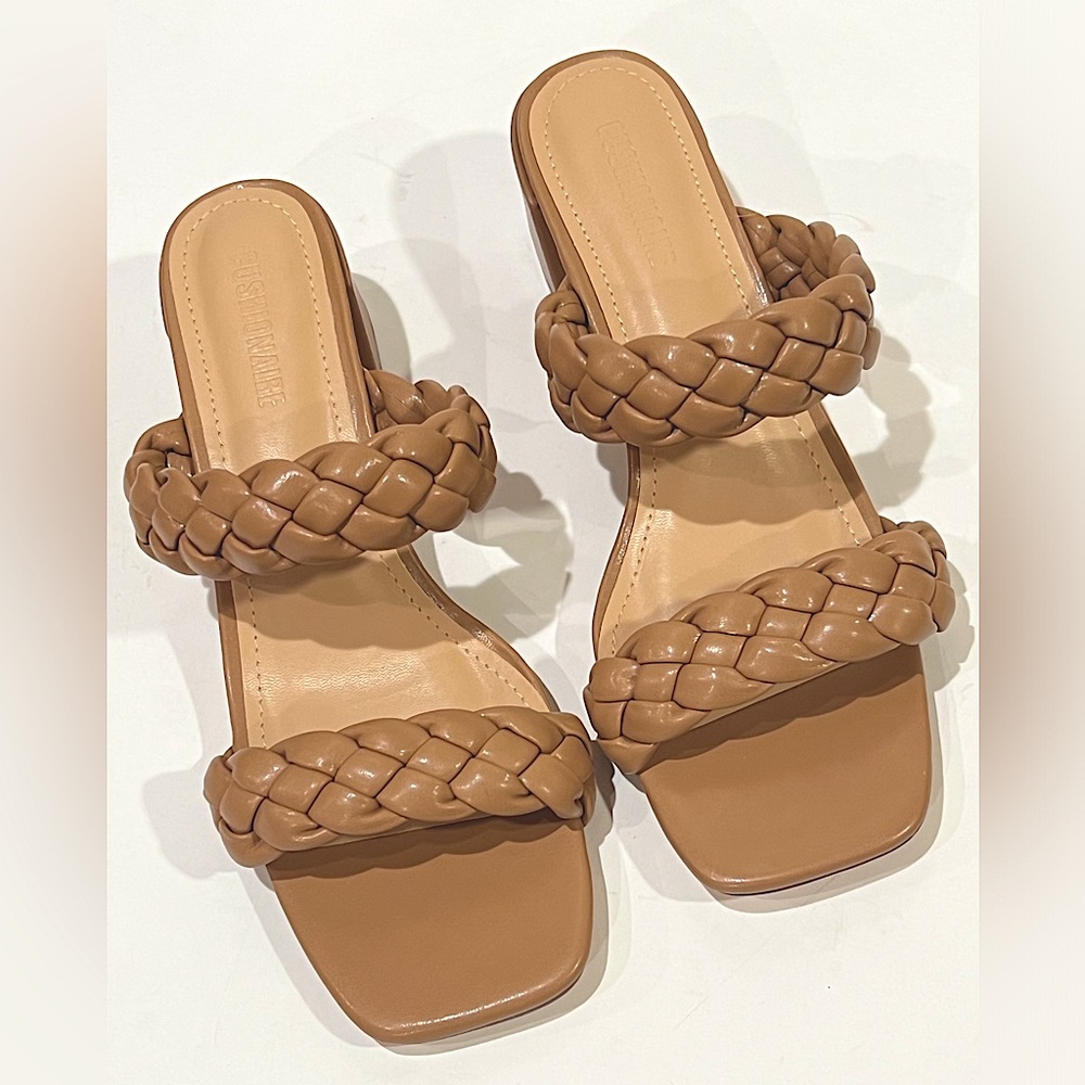 🆕 2’’ Block heel Tan Sandals